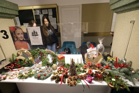 Świąteczny kiermasz charytatywny w Urzędzie Miasta.