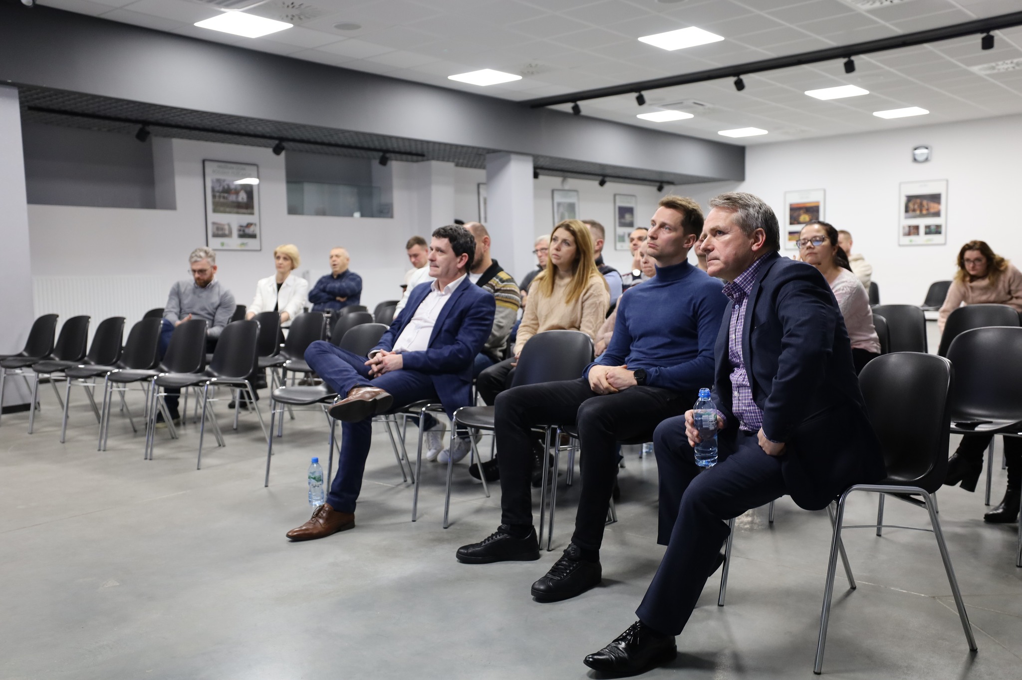 Spotkanie konsultacyjne ws. nowego samorządowego projektu wspierającego szkolenie młodzieży trenującej piłkę nożną w ostrowskich klubach