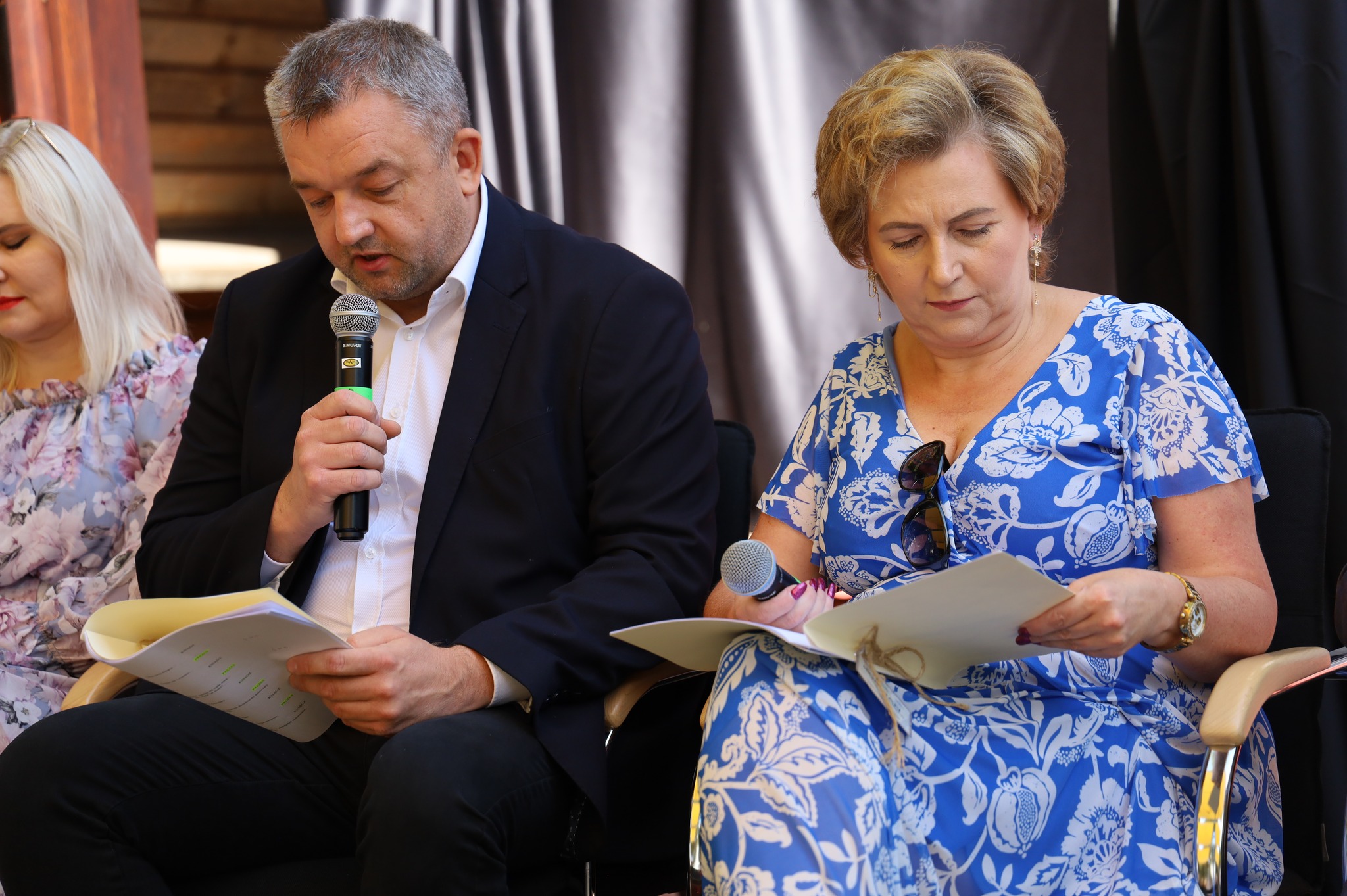 7 września w ogrodzie Miejskiej Biblioteki Publicznej im. Marii Dąbrowskiej w Ostrowi Mazowieckiej odbyło się Narodowe Czytanie 2024