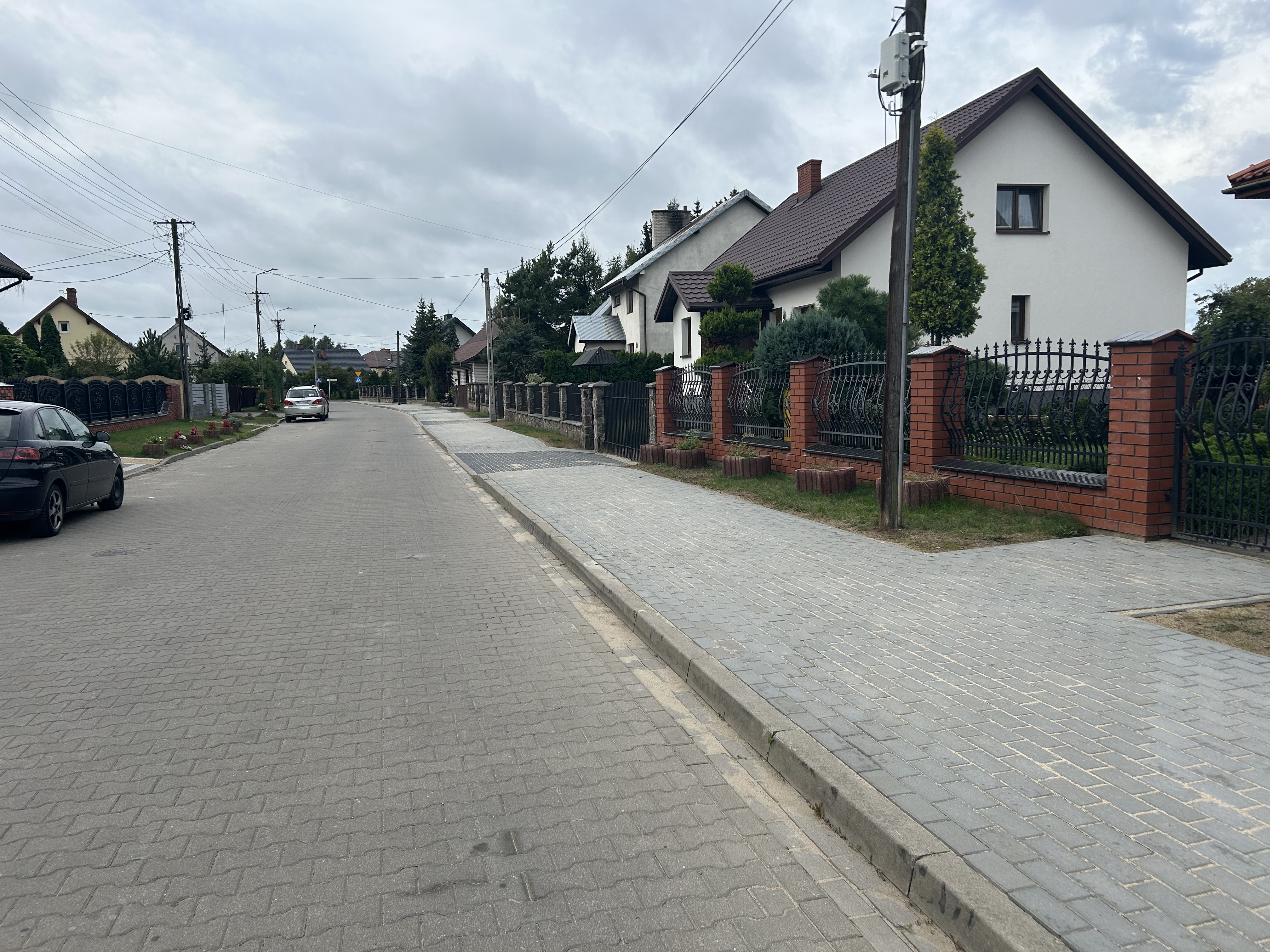 nowa nawierzchnia chodnika