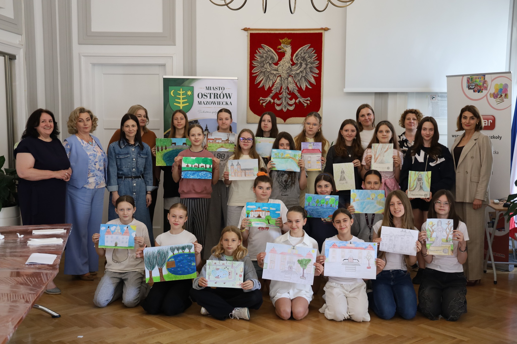 kolejny dzień zmagań artystycznych w ramach konkursu „Miasto Ostrów Mazowiecka oczami dzieci i młodzieży”