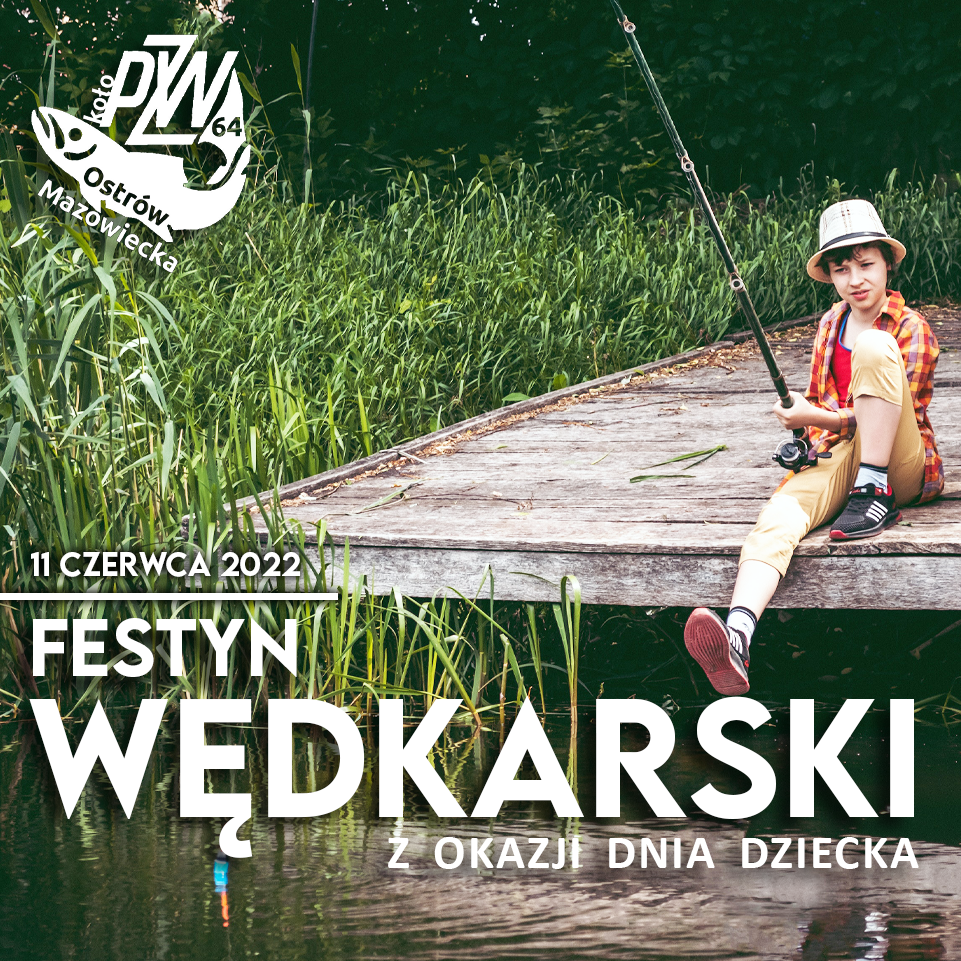 Na zdjęciu chłopiec trzyma wędkę siedzi na podeście piknik wędkarski z okazji dnia dziecka