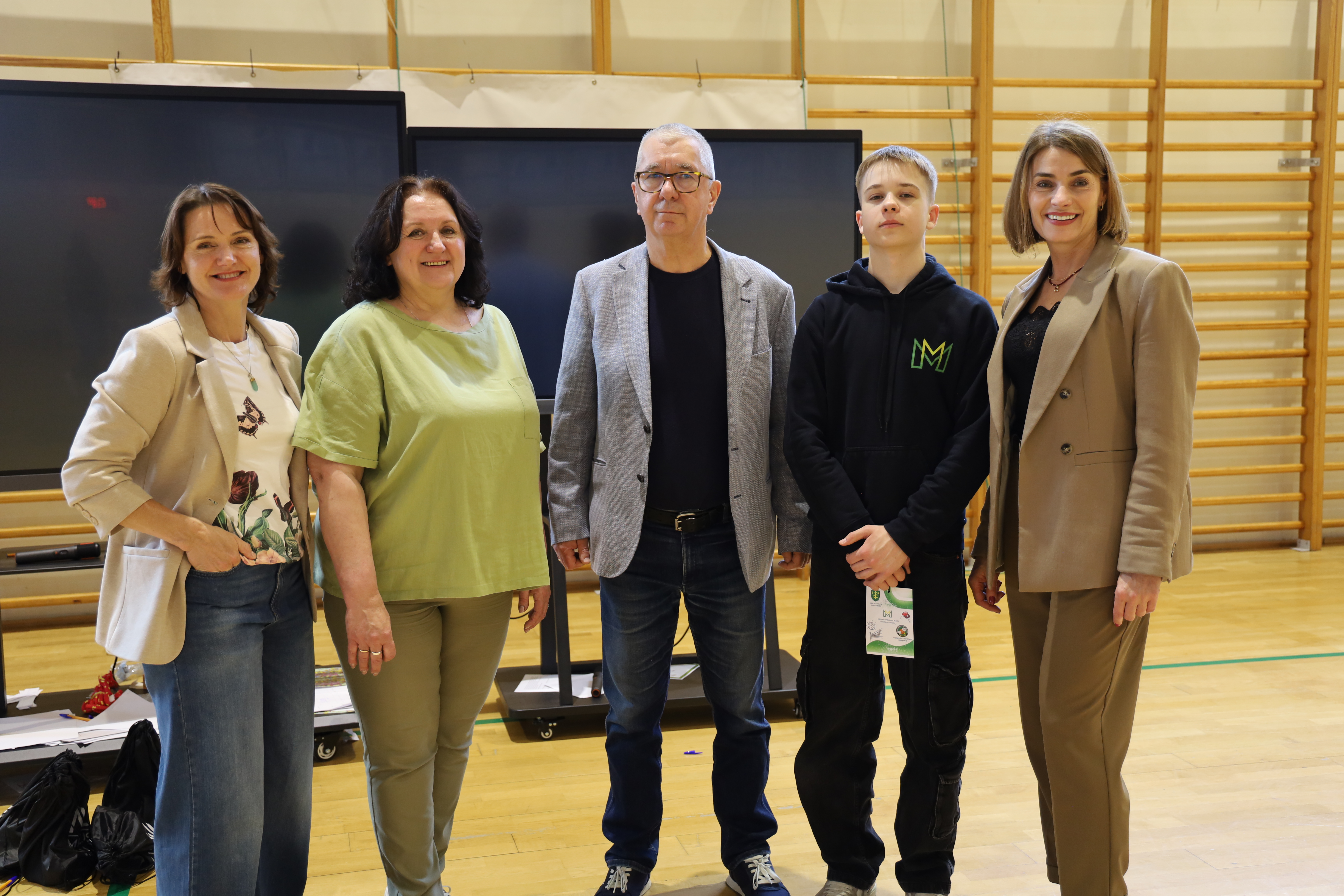 ZDJĘCIE GRUPOWE LAUREATÓW