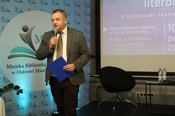 4. OSTROWIADA literacka- Ostrowski Festiwal Literacki zorganizowany przez Miejską Bibliotekę Publiczną im. Marii Dąbrowskiej w Ostrowi Mazowieckiej