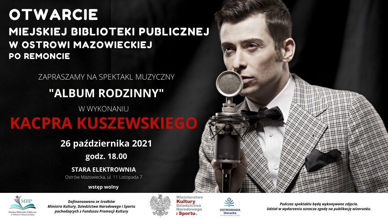 mężczyzna z mikrofonem