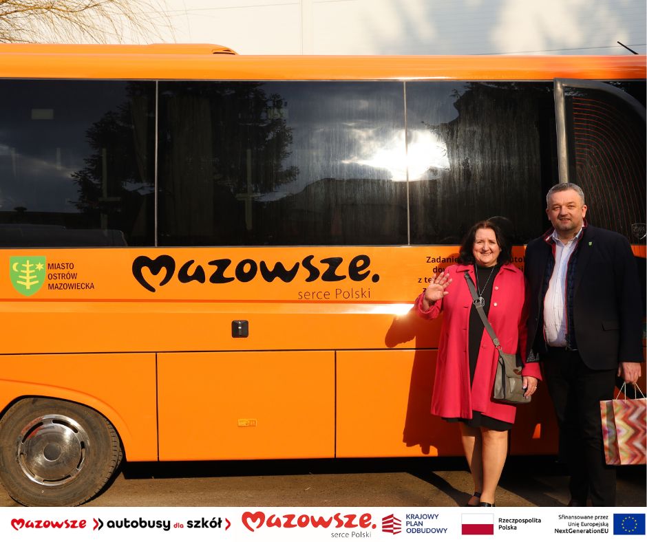 autobus szkolny przewozi uczniów z terenu Ostrowi Mazowieckiej do Zespołu Szkół Specjalnych w Starym Lubiejewie.