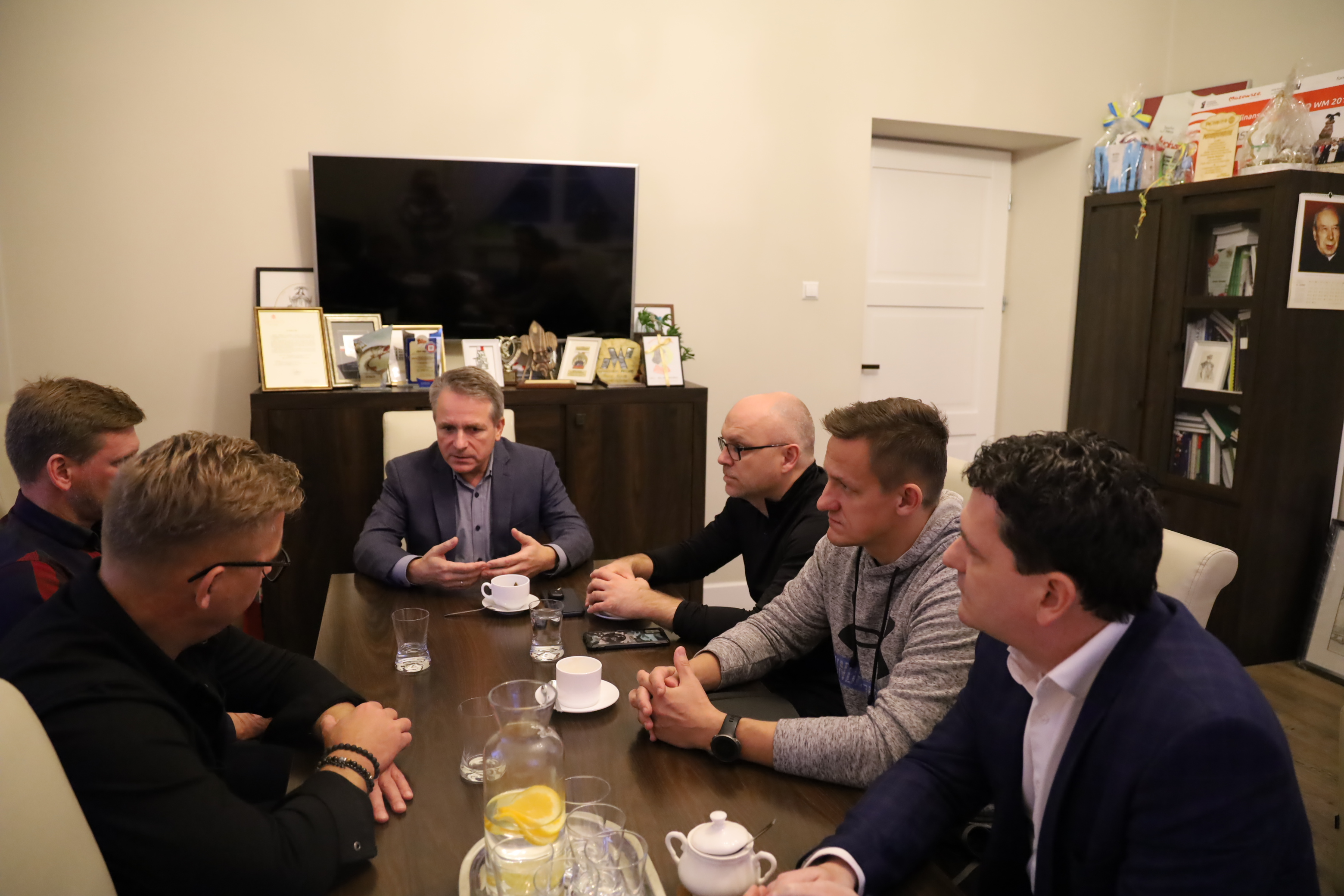 Rozmowa w sprawie oferty samorządu dla piłkarskiej młodzieży  
