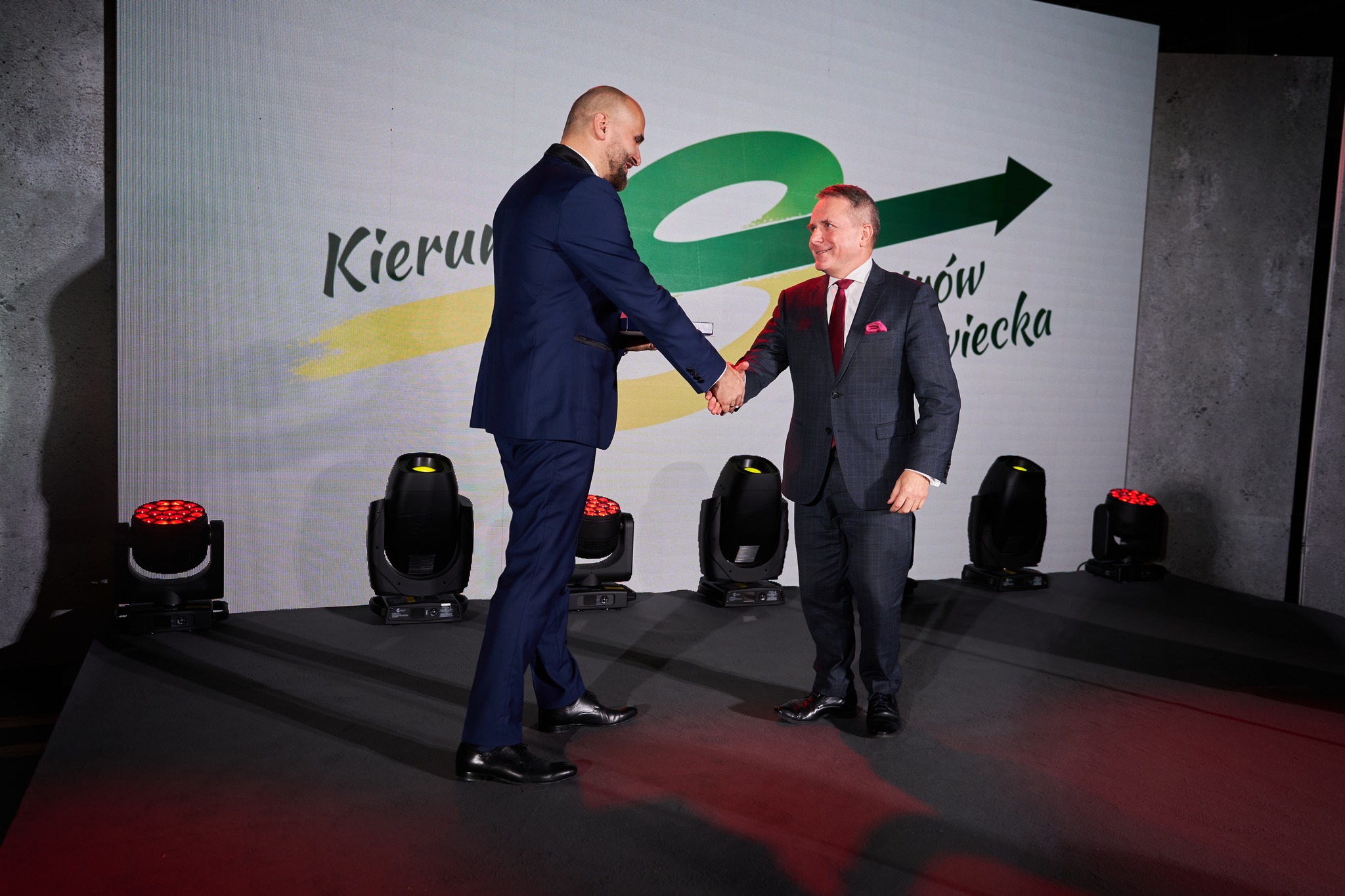 Burmistrz Jerzy Bauer odbiera nagrodę Symbol Polskiej Samorządności 2022