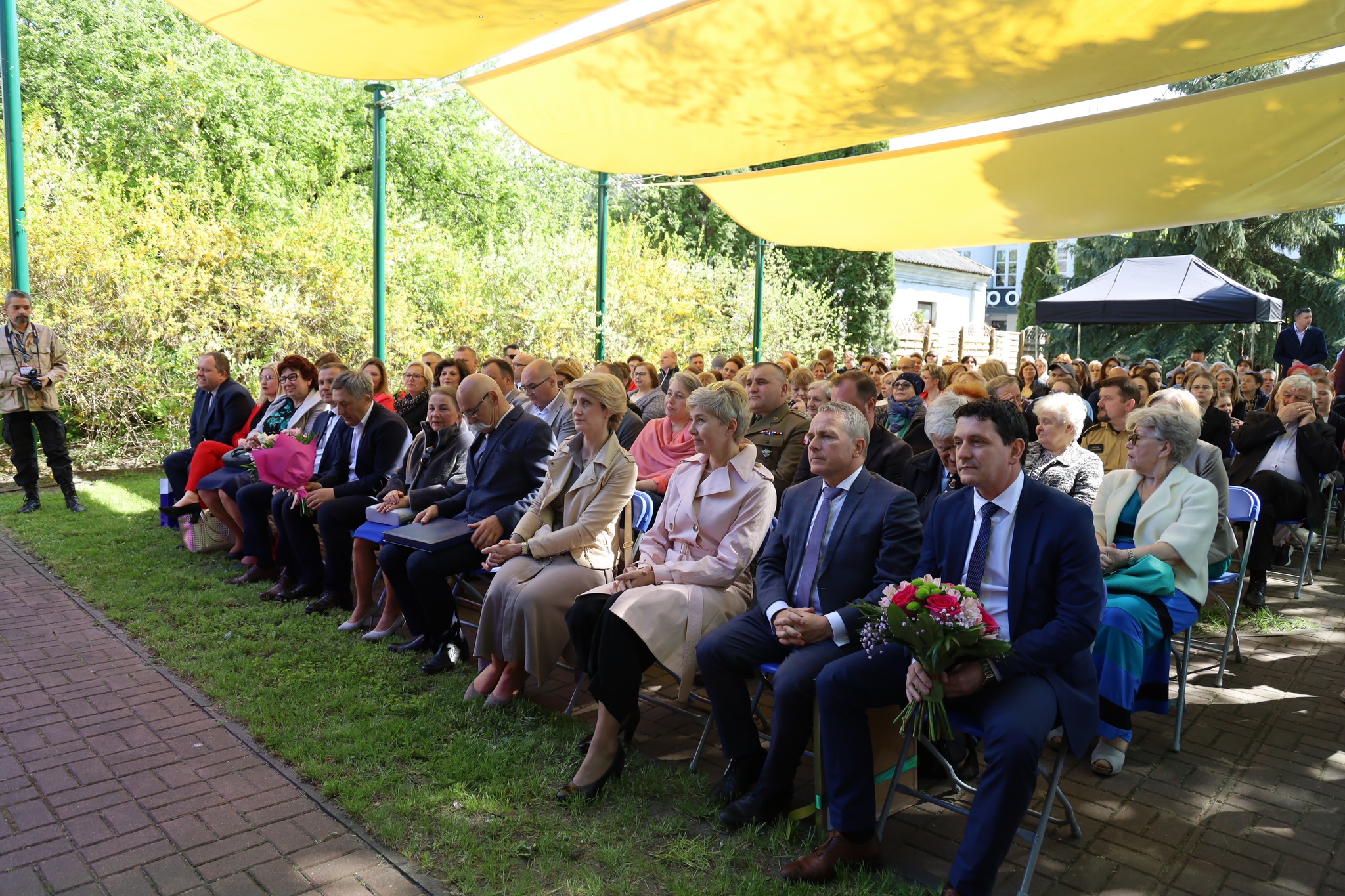 uczestnicy obchodów Jubileuszu 95-lecia Miejskiej Biblioteki Publicznej im. Marii Dąbrowskiej  w Ostrowi Mazowieckiej