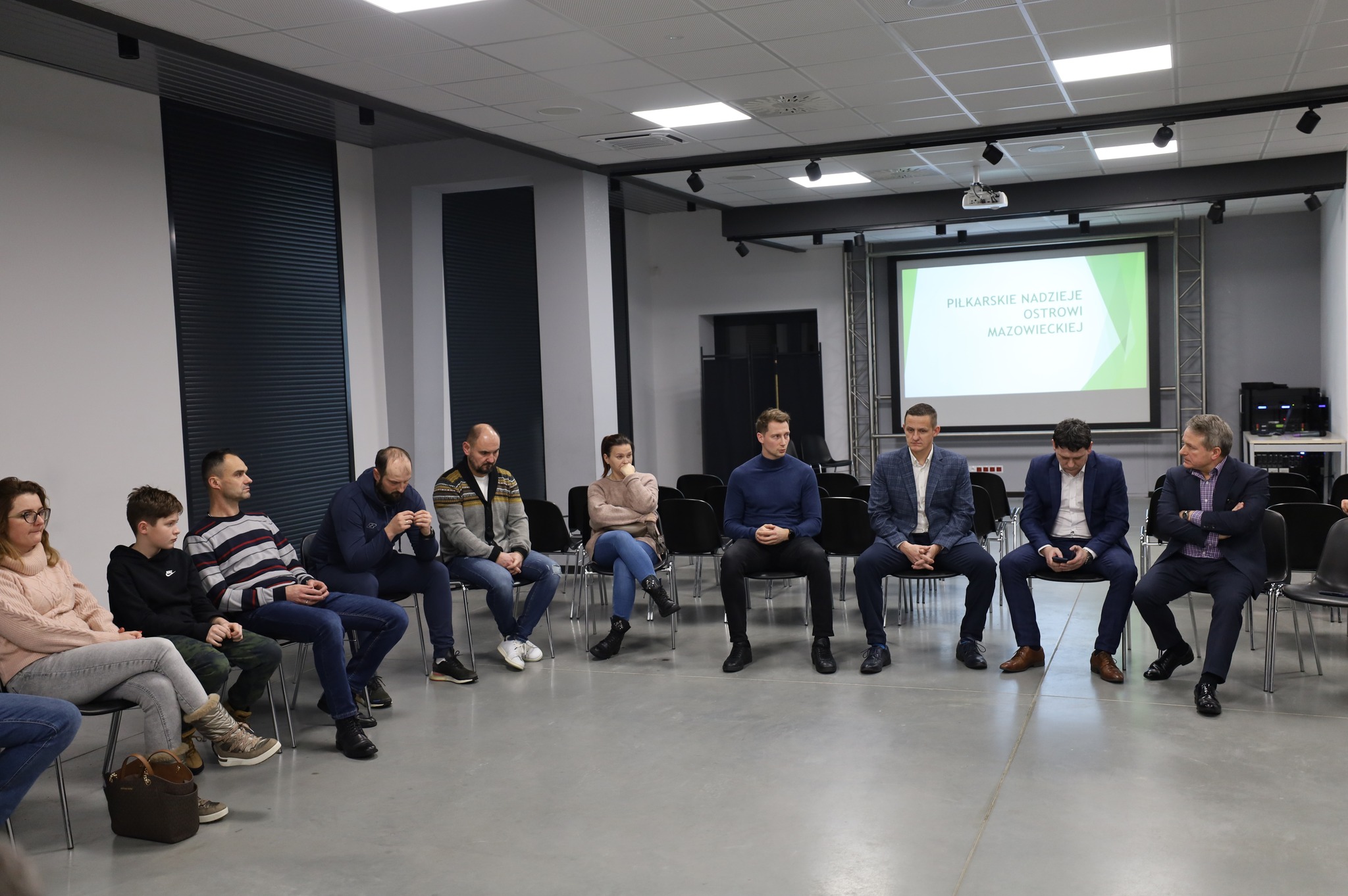 Spotkanie konsultacyjne ws. nowego samorządowego projektu wspierającego szkolenie młodzieży trenującej piłkę nożną w ostrowskich klubach