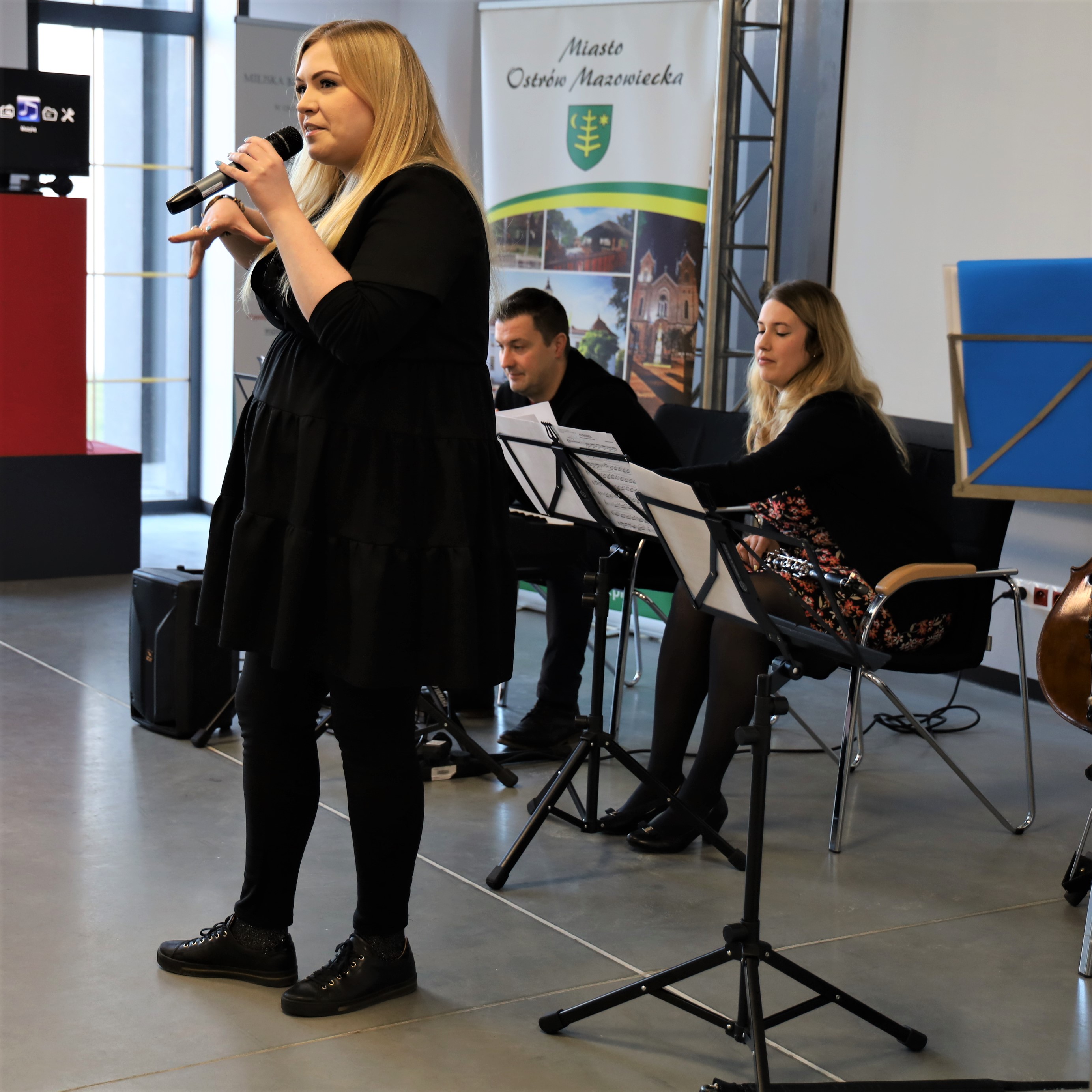 Na zdjęciu artyści Filharmonii Kameralnej im. Witolda Lutosławskiego z Łomży podczas audycji wiosennych