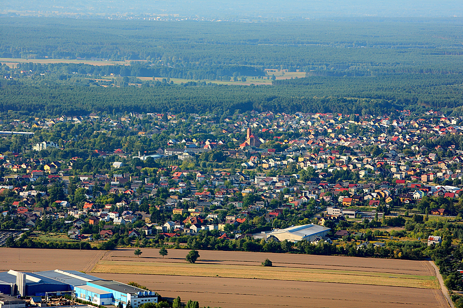 zdjęcie przedstawia miasto ostrów mazowiecka z lotu ptaka