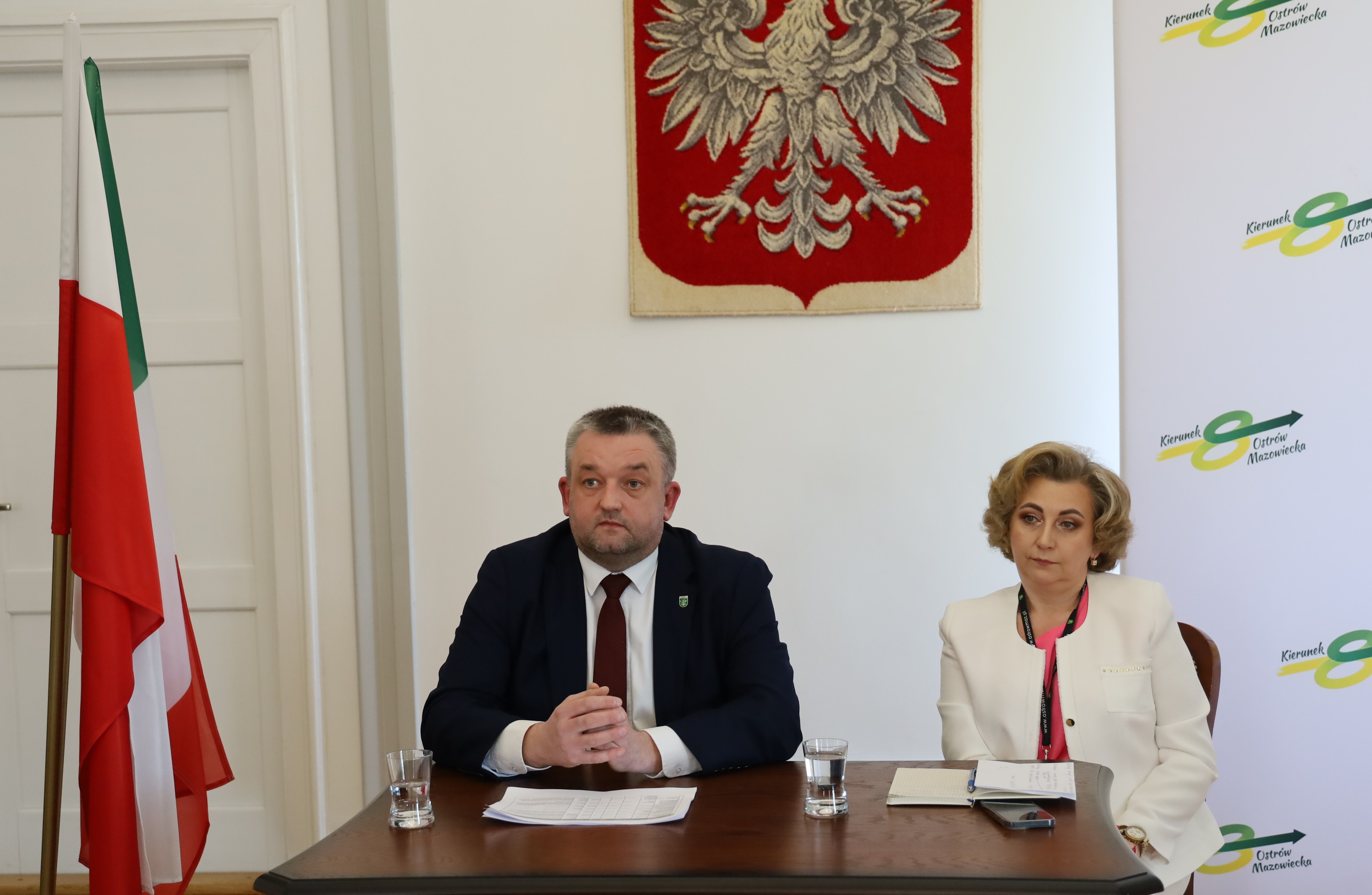 Konferencja Prasowa burmistrza Miasta Huberta Betlejewskiego i zastępcy burmistrza Jolanty Zadrogi.