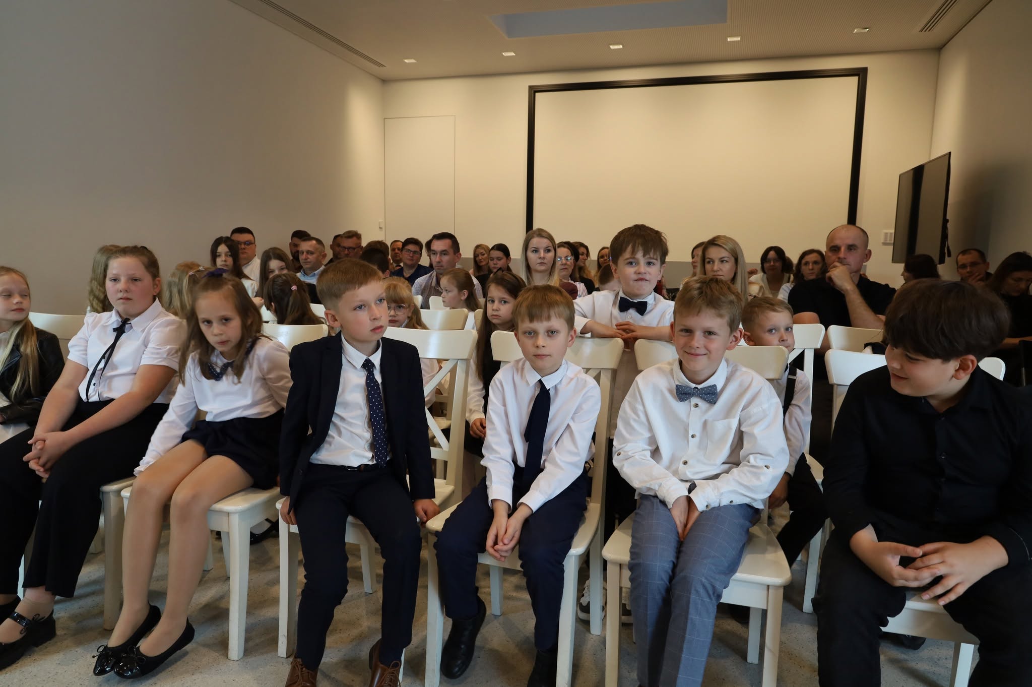Pasowanie uczniów klas pierwszych Samorządowej Szkoły Muzycznej I stopnia w Ostrowi Mazowieckiej.