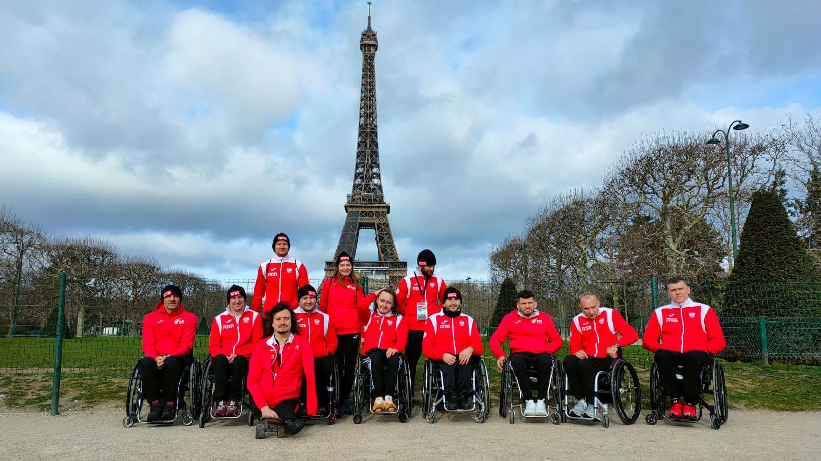 zdjęcie przedstawia zawodników polskiej reprezentacji rugby na wózkach