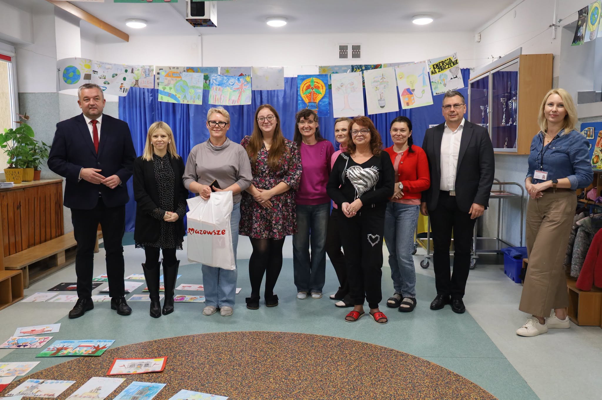 Miejskie Przedszkole nr 3 w Ostrowi Mazowieckiej otrzymało dyplom uznania oraz nagrodę za udział w V edycji konkursu „Ekocyrkularni”