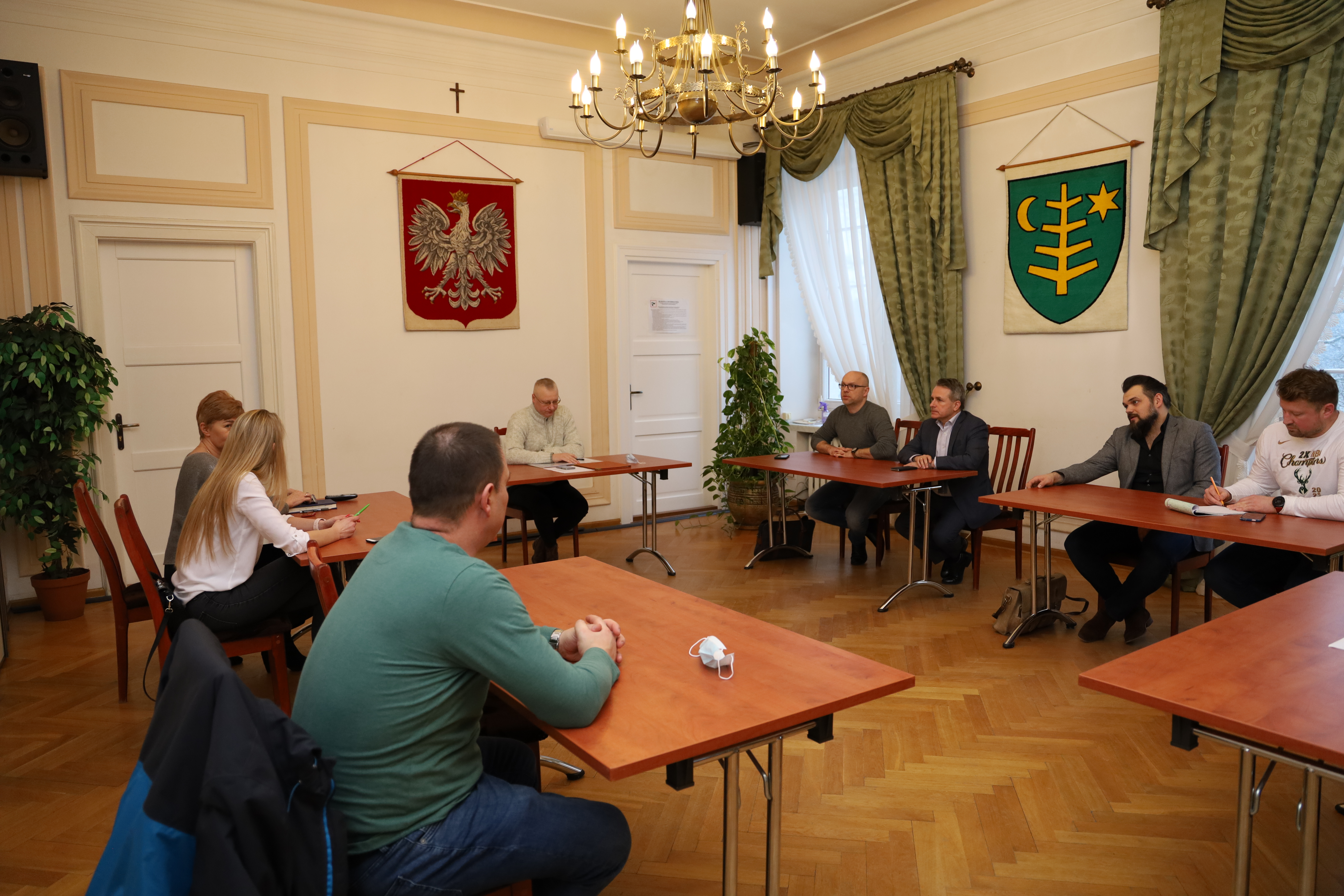 Przedstawiciele rady sportu debatujący nad aktualną ustawą