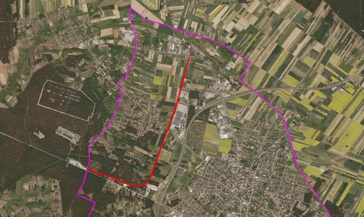 Na zdjęciu przedstawiona mapa satelitarna, na której zaznaczona linia czerwoną trasa nowych dróg w mieście od strony ul. Lubiejewskiej w kierunku ul. Różańskiej.