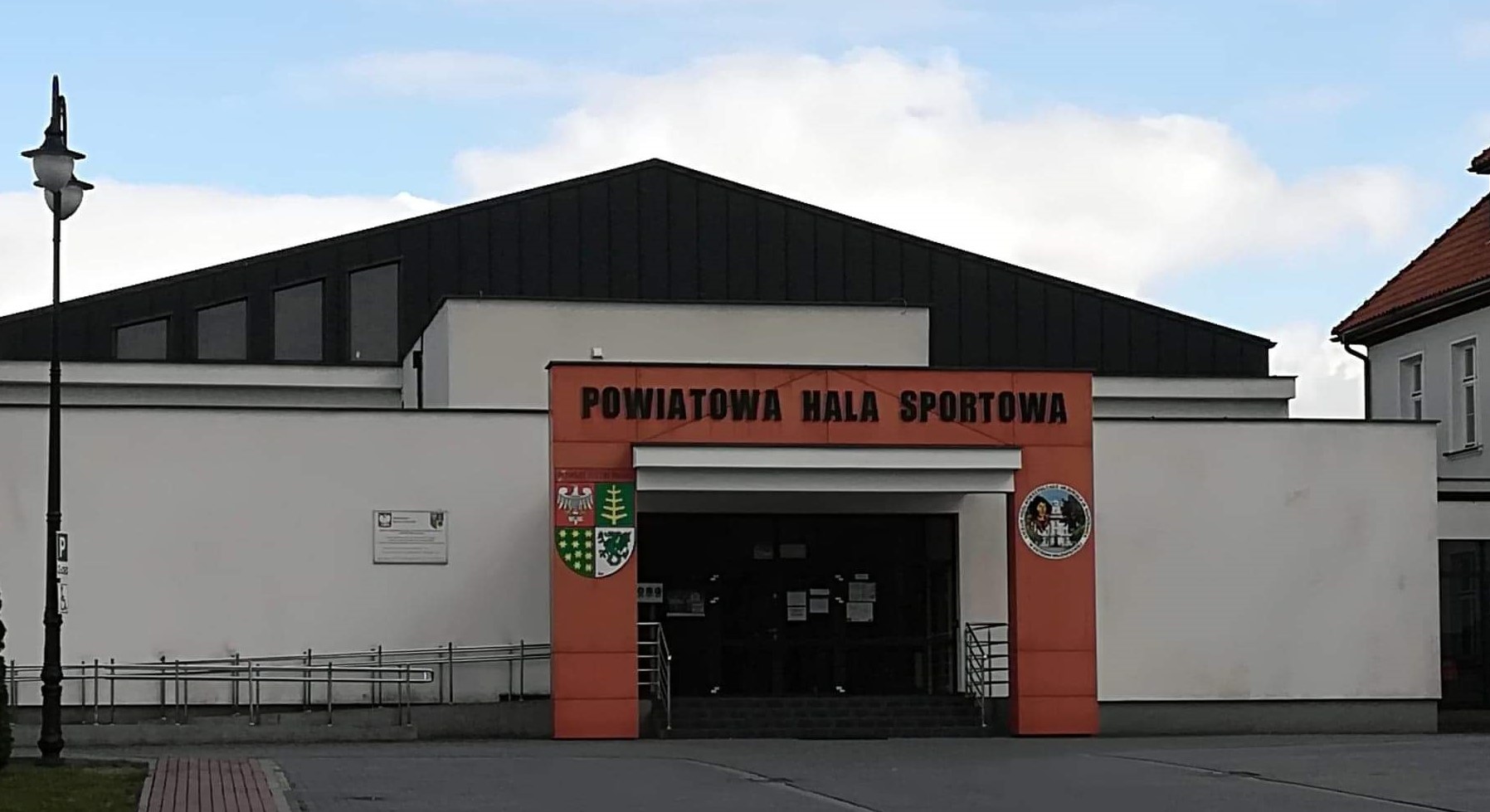 budynek hali sportowej