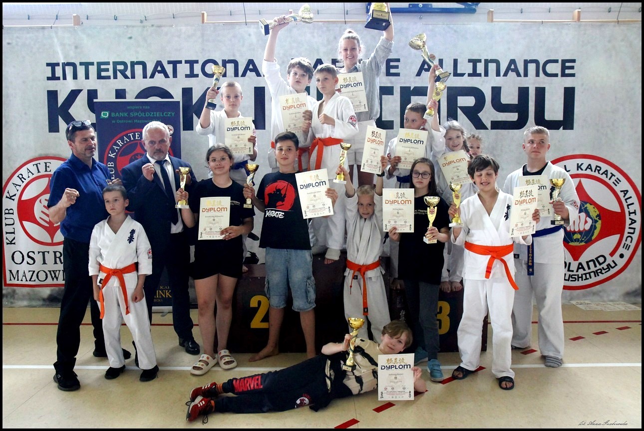 uczestnicy 18. Ogólnopolskiego Turnieju Karate Kyokushin o Puchar Burmistrza Ostrowi Mazowieckiej