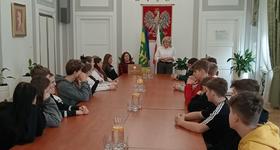 Lekcja wiedzy o społeczeństwie w Urzędzie Miasta