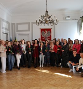 Kwiaty i życzenia dla Pań z ostrowskiego Ratusza!